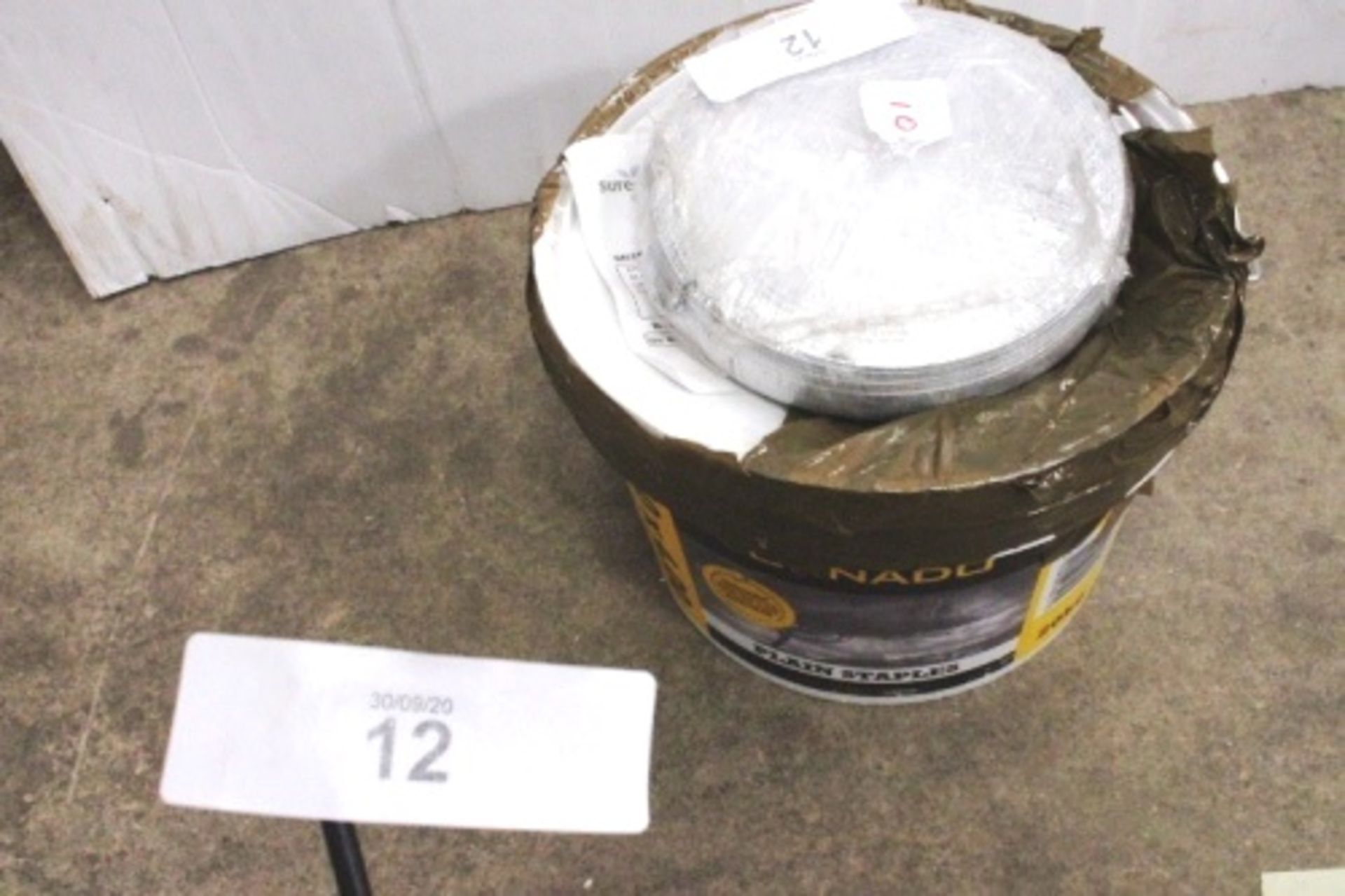 1 x 20kg tin of Tornado galvanised plain staples, size 40 x 4 and 1 x roll of standard straining - Image 2 of 2