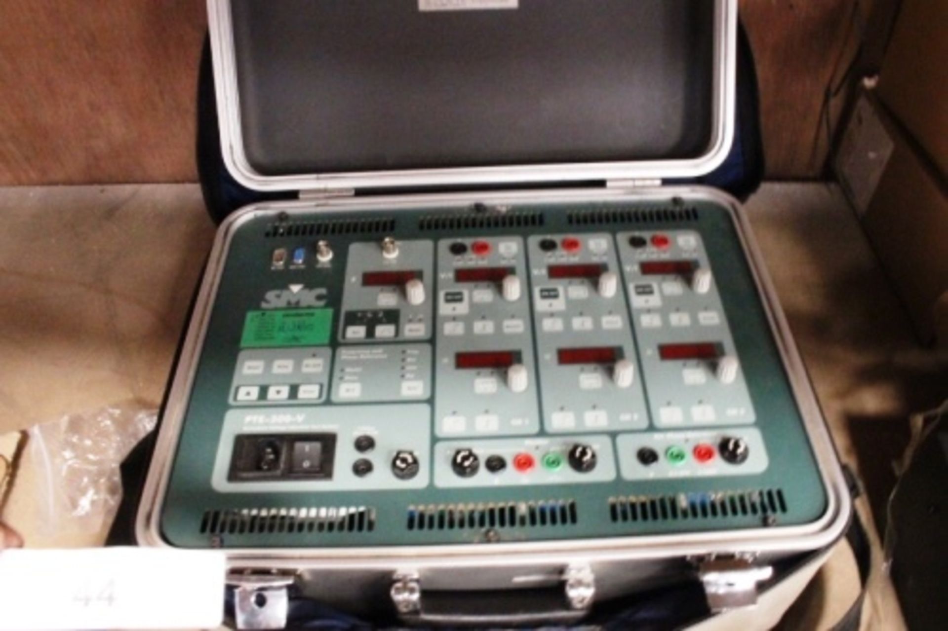 A quantity of electrical equipment including EnSoniq sampling recorder, HP tape library etc. - - Image 5 of 6