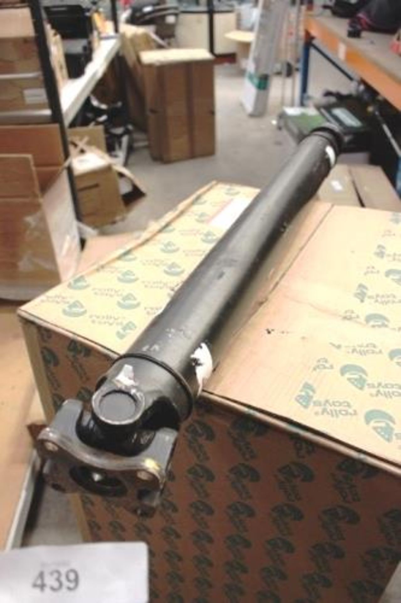 A large splined drive shaft with 4 point coupling, 99.5cm long, 8cm diameter - New (GS9A)