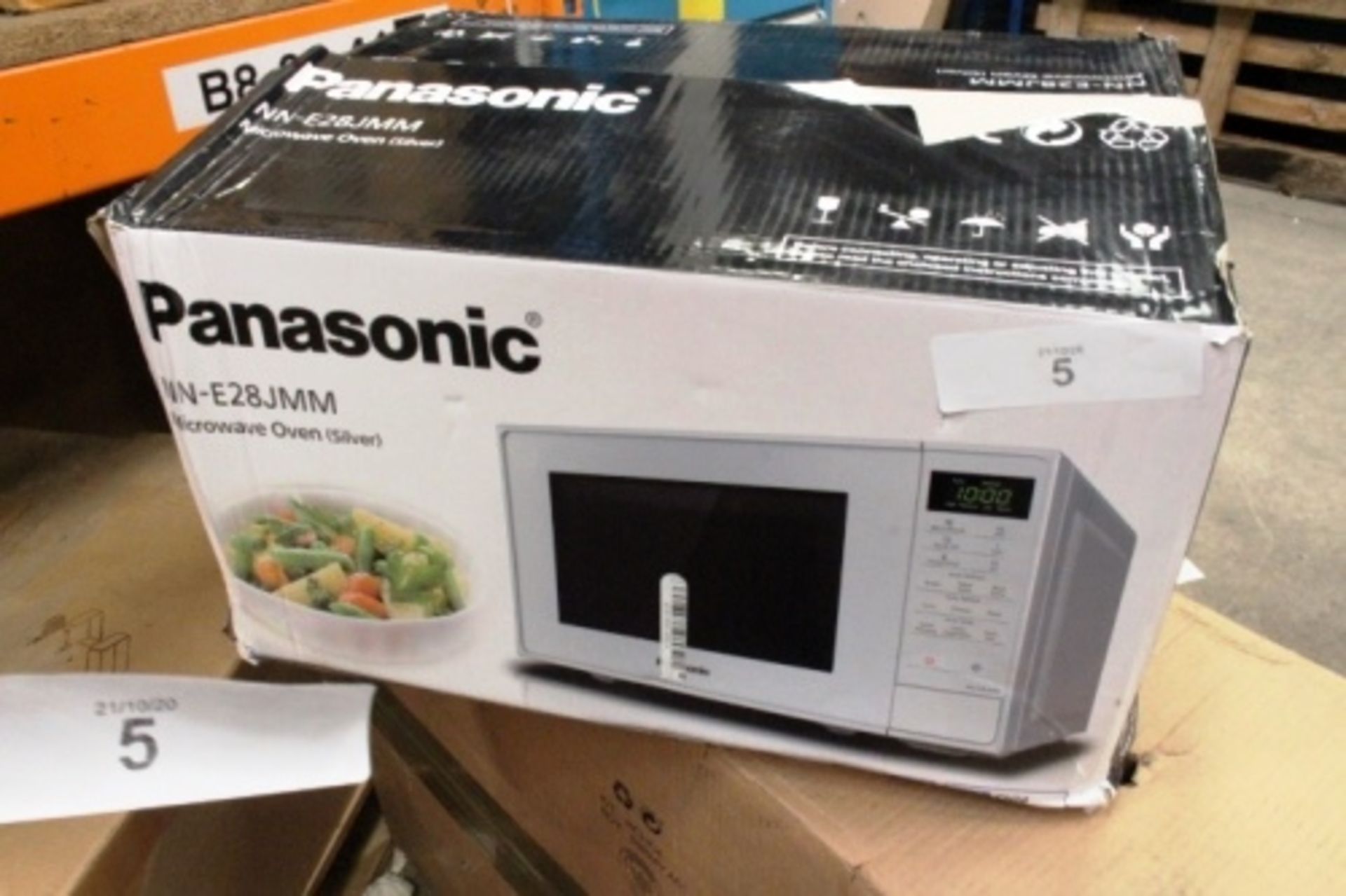 Panasonic silver microwave oven, model NN-E28JMM - New, dented and scratched, customer return (ES2)
