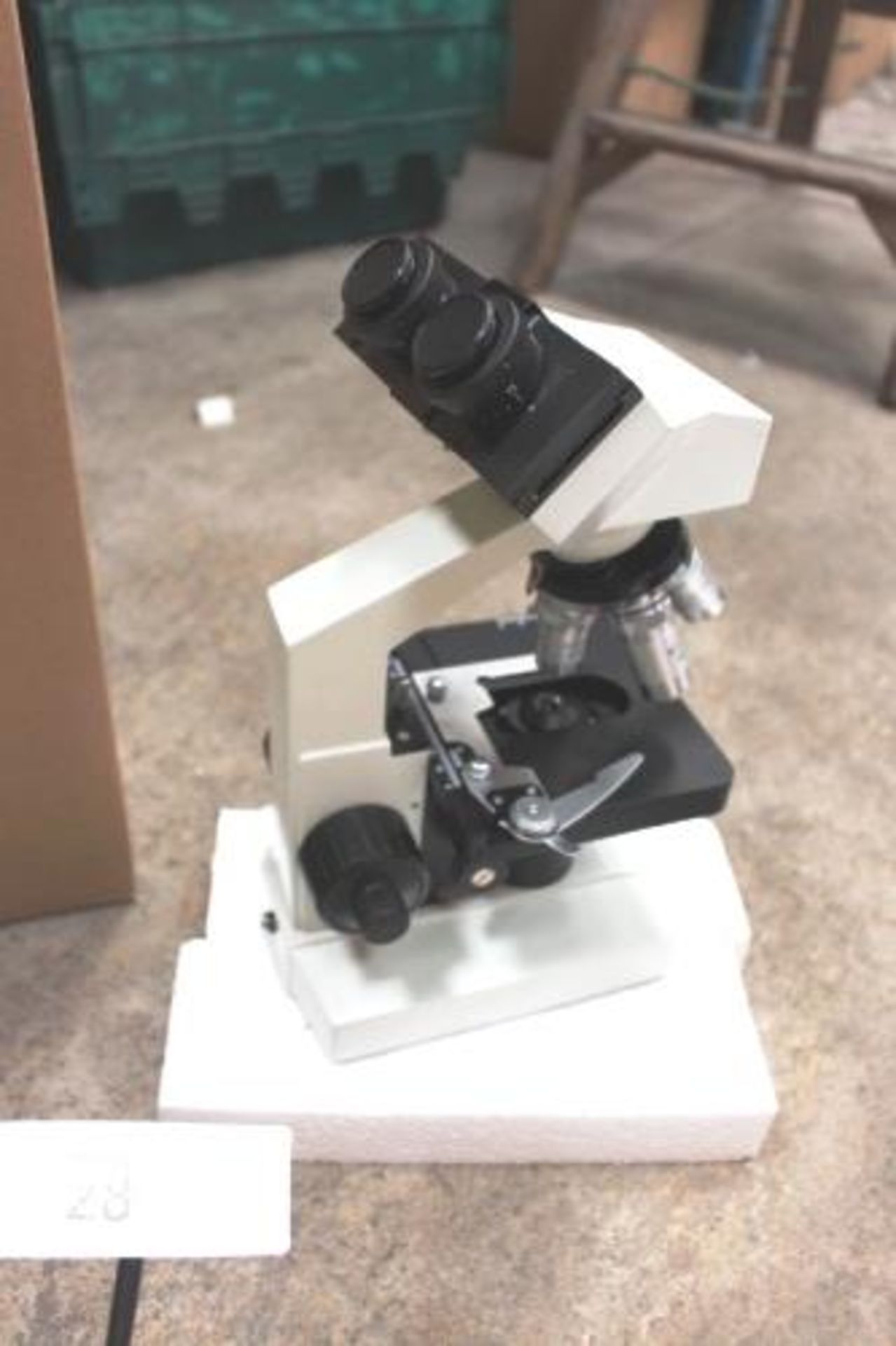 Omax 40X - 2500X lab binocular biological compound LED microscope with 2 pin plug - New in box (