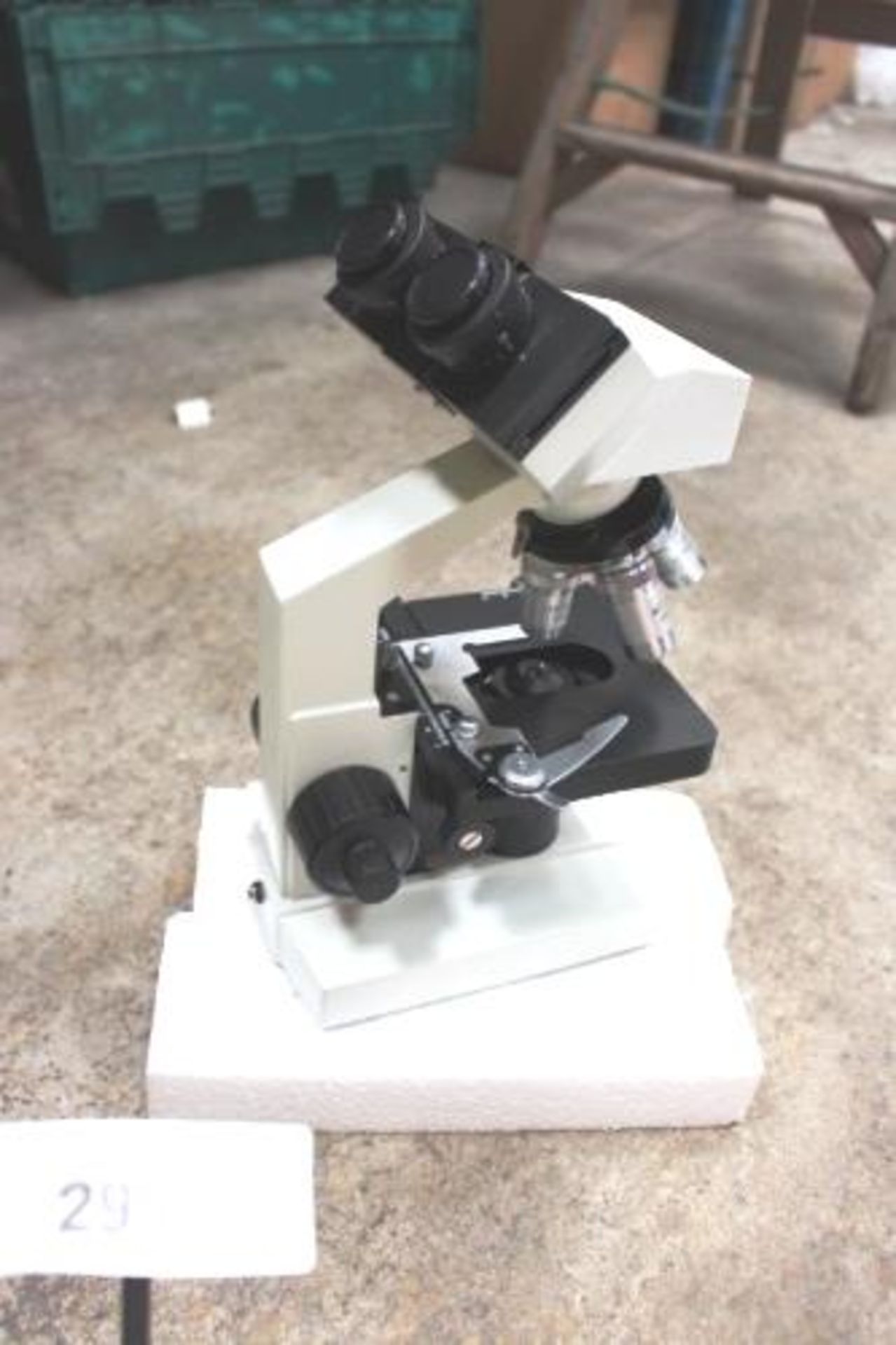 Omax 40X - 2500X lab binocular biological compound LED microscope with 2 pin plug - New in box (