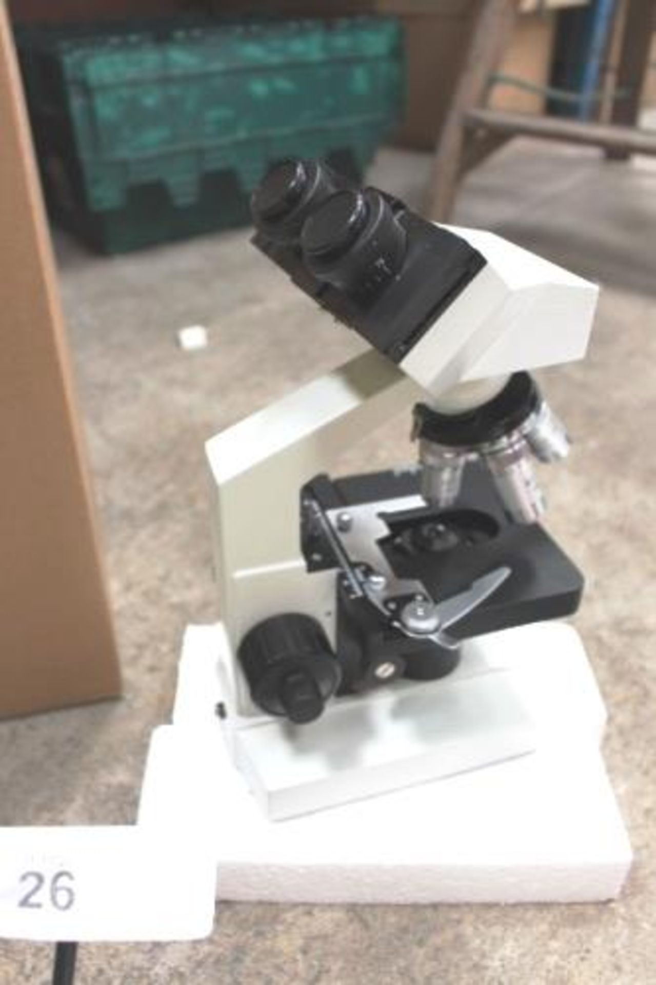 Omax 40X - 2500X lab binocular biological compound LED microscope with 2 pin plug - New in box (