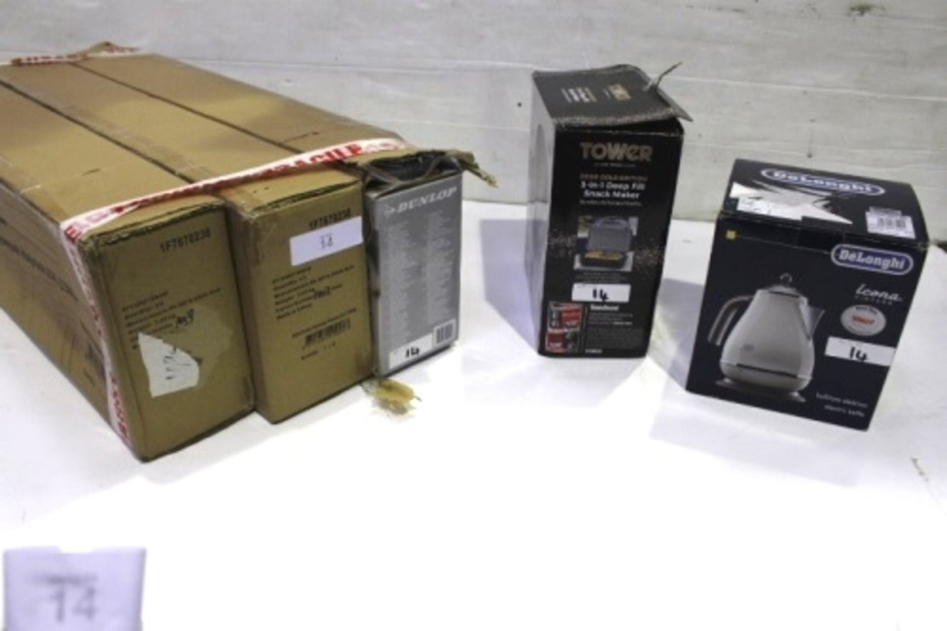 3 x Dunlop Teppanyaki electric grills, model 12044, together with Delonghi Icona kettle, model