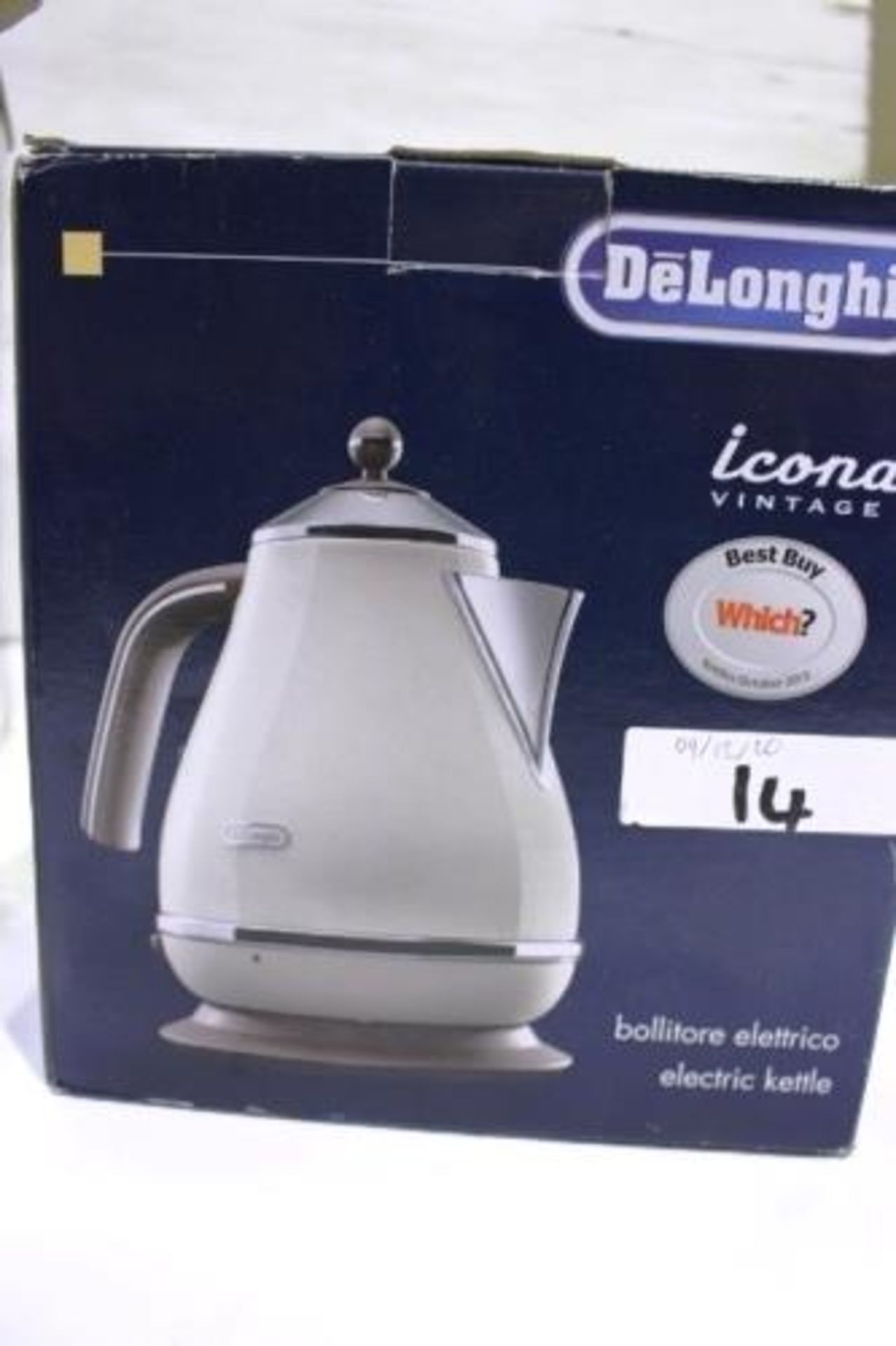 3 x Dunlop Teppanyaki electric grills, model 12044, together with Delonghi Icona kettle, model - Image 2 of 4
