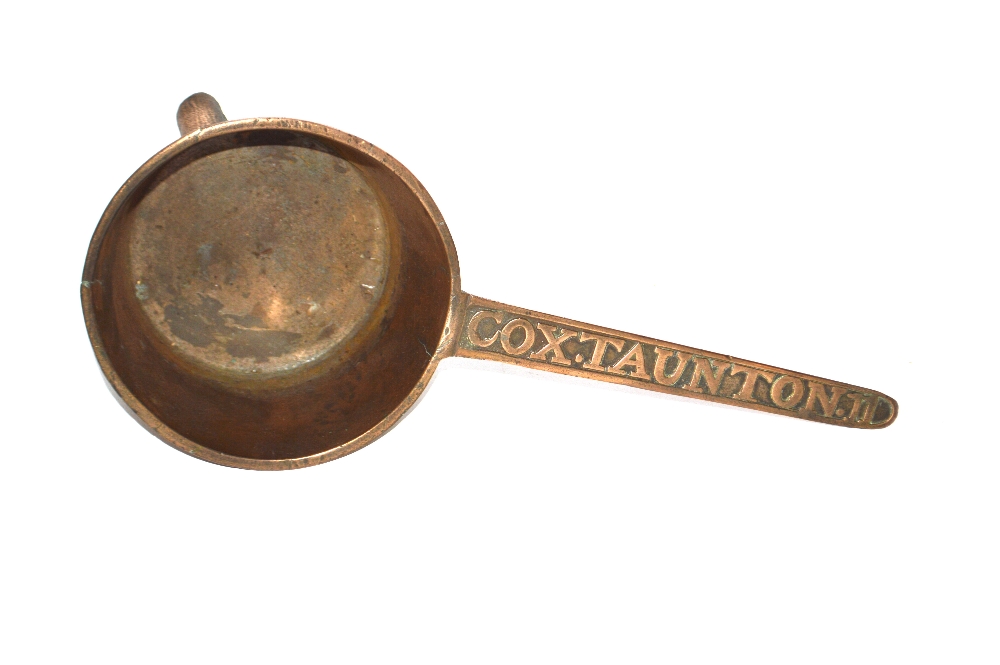 An Antique bell metal skillet by Cox of Taunton - Image 2 of 3