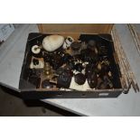 A tray of miscellaneous vintage brown and other Ba