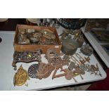 A large collection of miscellaneous metalware to i