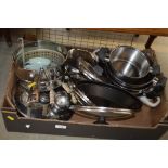 A quantity of kitchenalia