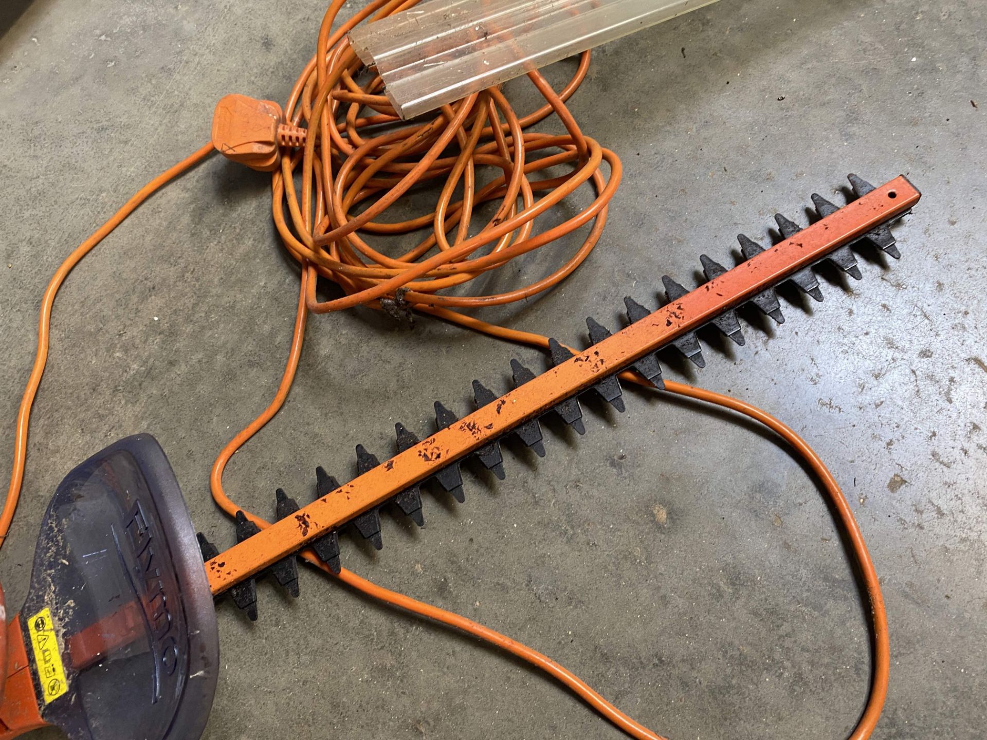 2x electric hedge cutters. - Image 4 of 5