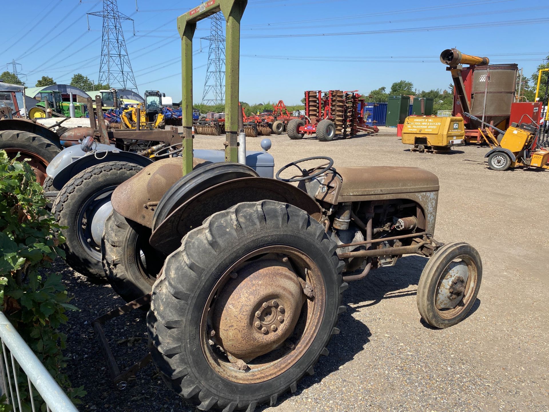 Ferguson TED 20 petrol/TVO 2WD tractor. Serial number TED 256912. 1952. Registration HWV 216 (no - Image 3 of 18