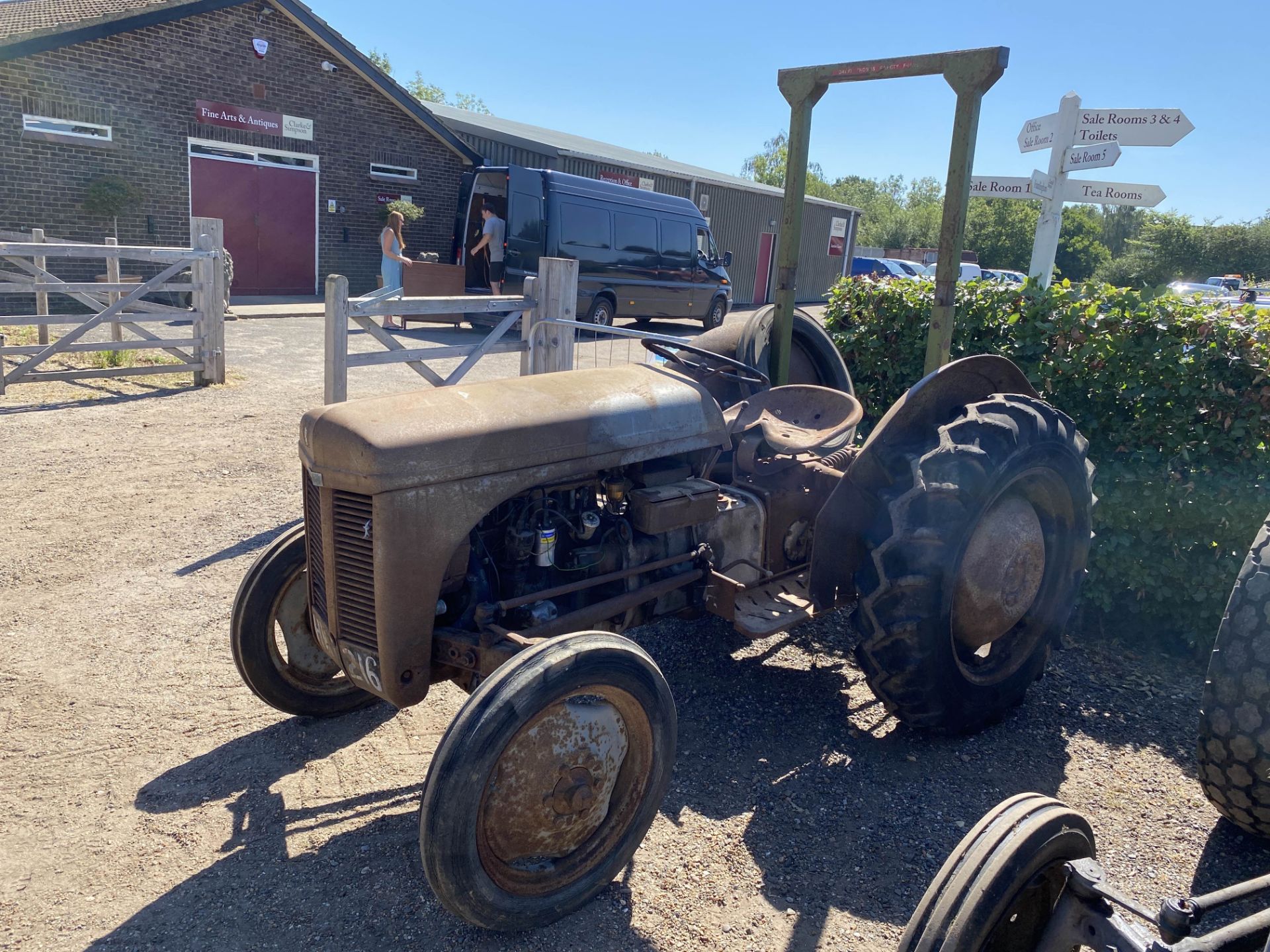 Ferguson TED 20 petrol/TVO 2WD tractor. Serial number TED 256912. 1952. Registration HWV 216 (no - Image 7 of 18