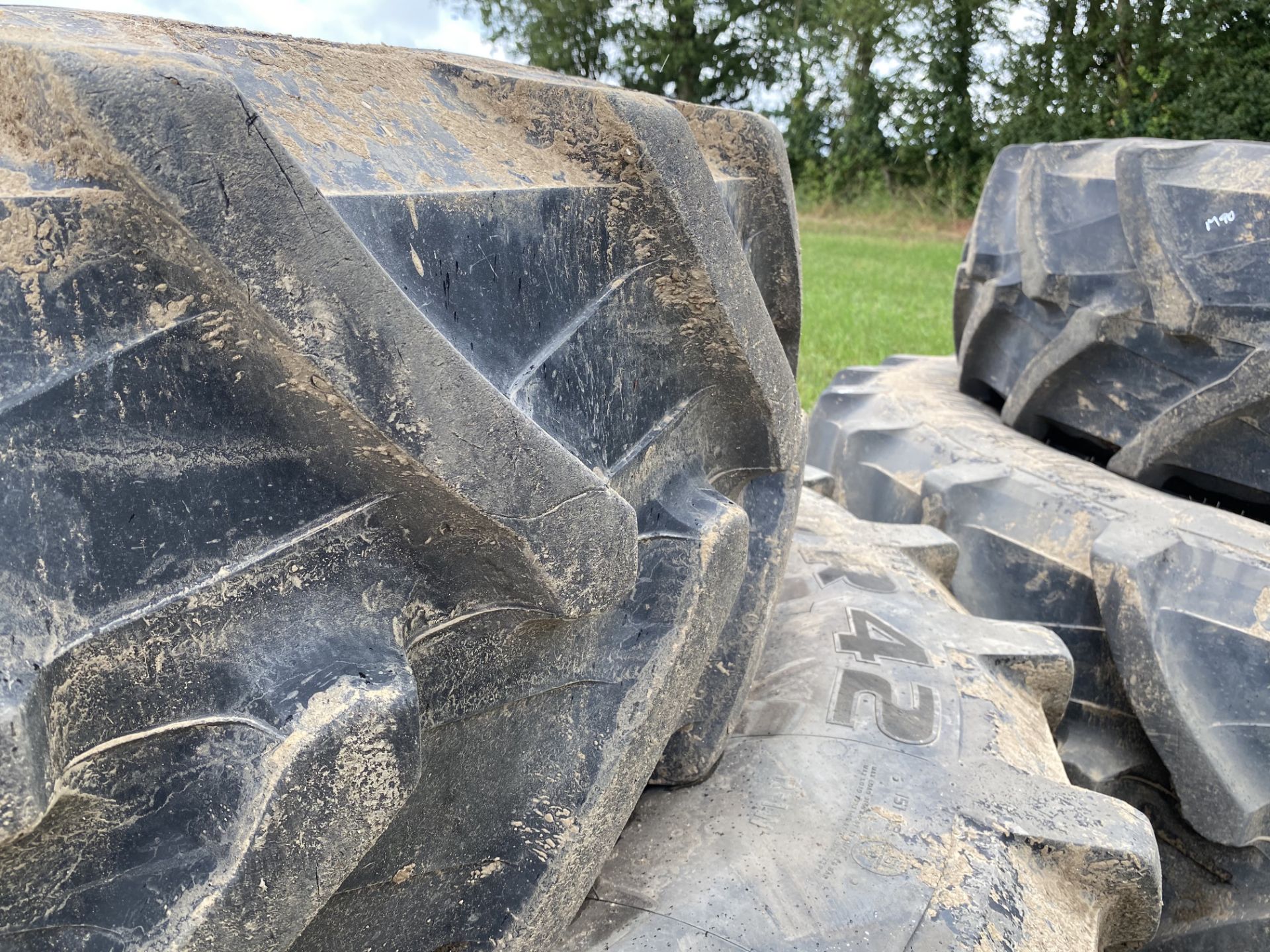 Set of row crop wheels and tyres to fit Massey Ferguson. Comprising 420/85R28 fronts @ 80% and 480/ - Image 9 of 12