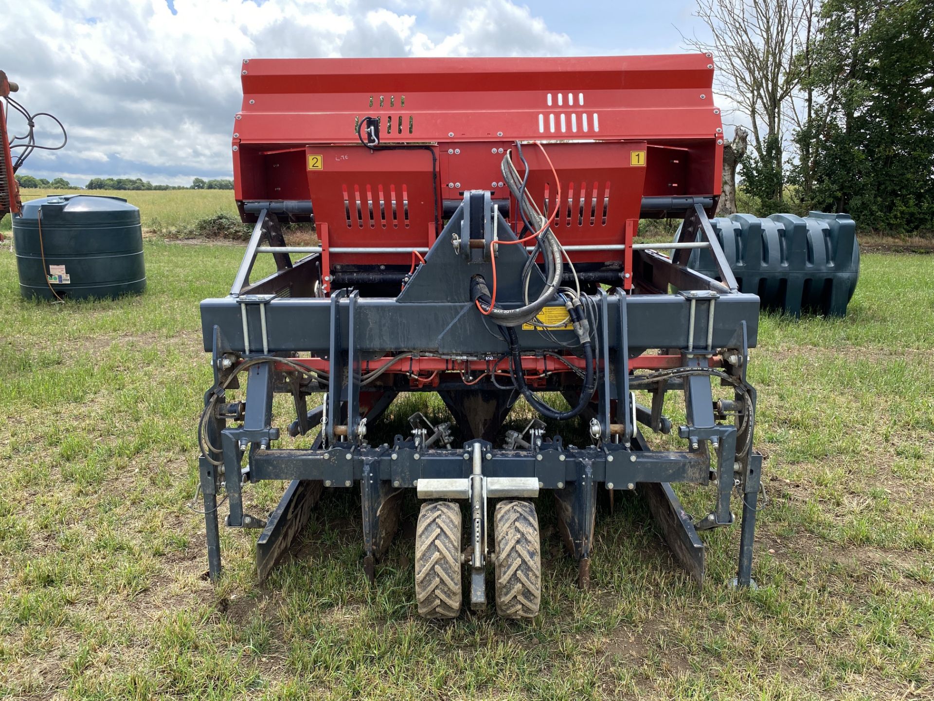 Meidema Structural 2000 Hillmaster two row tipping hopper belt potato planter. Model MS 2000RH. - Image 2 of 23