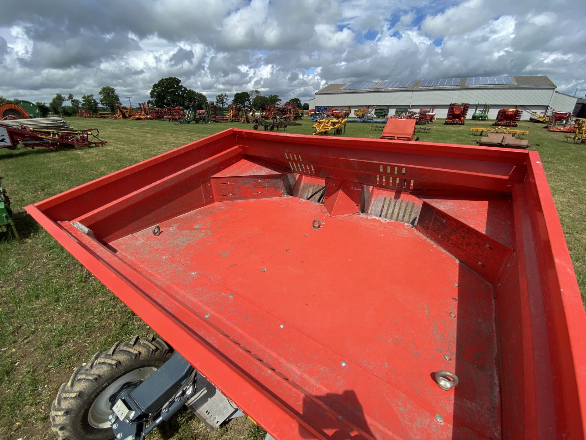 Meidema Structural 2000 Hillmaster two row tipping hopper belt potato planter. Model MS 2000RH. - Image 16 of 23