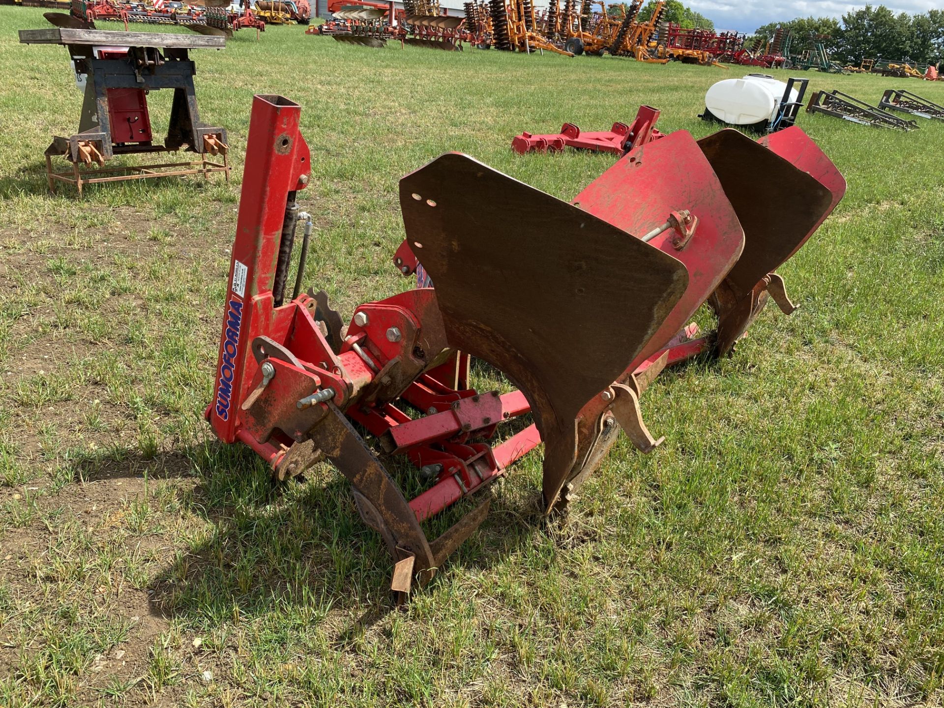 Sumo Forma2 bed former. Serial number 09100. With three sub-soiler legs and bout markers. LM - Image 3 of 9