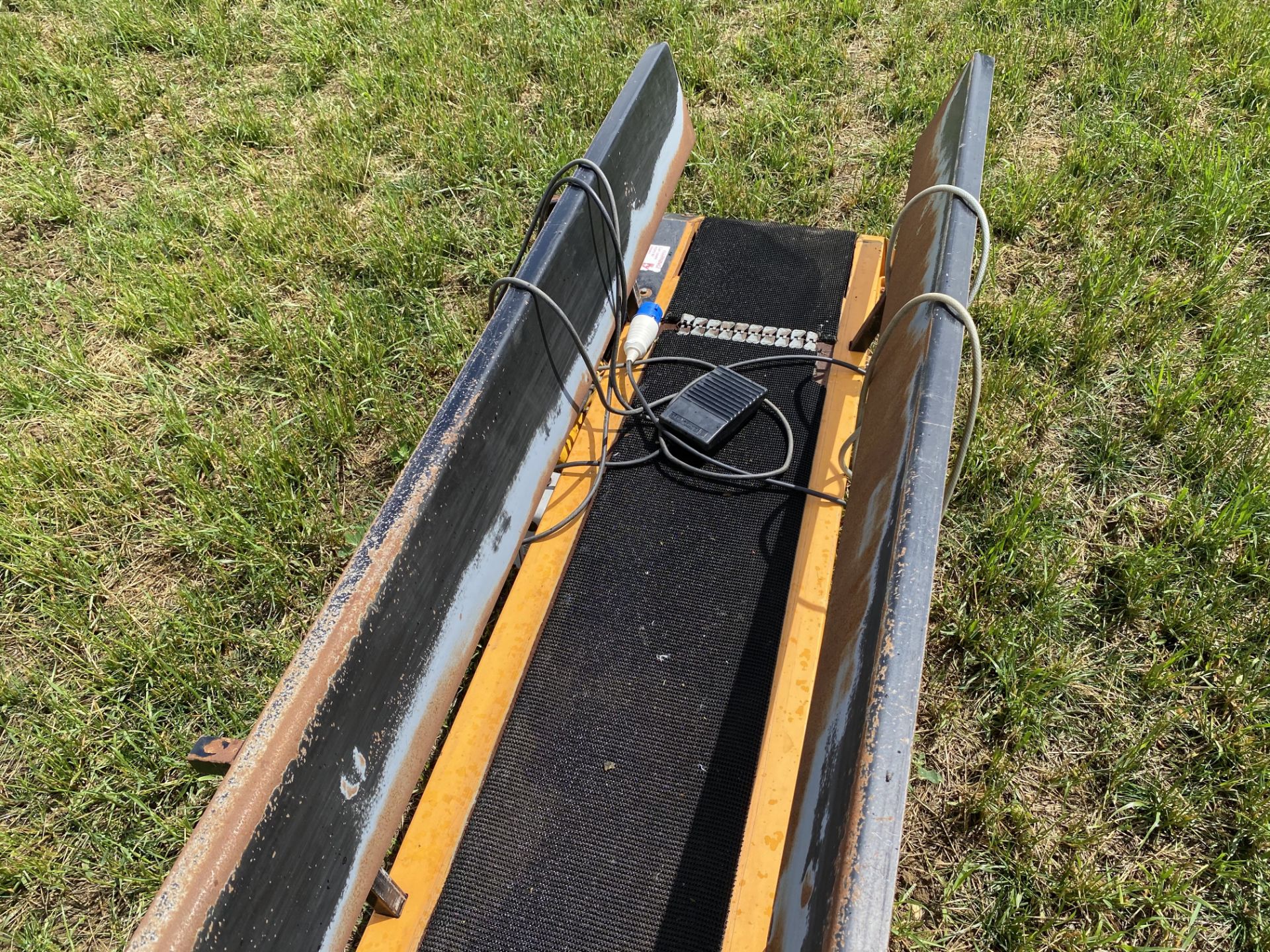 Walthambury 10ft bag conveyor. LM - Image 5 of 8