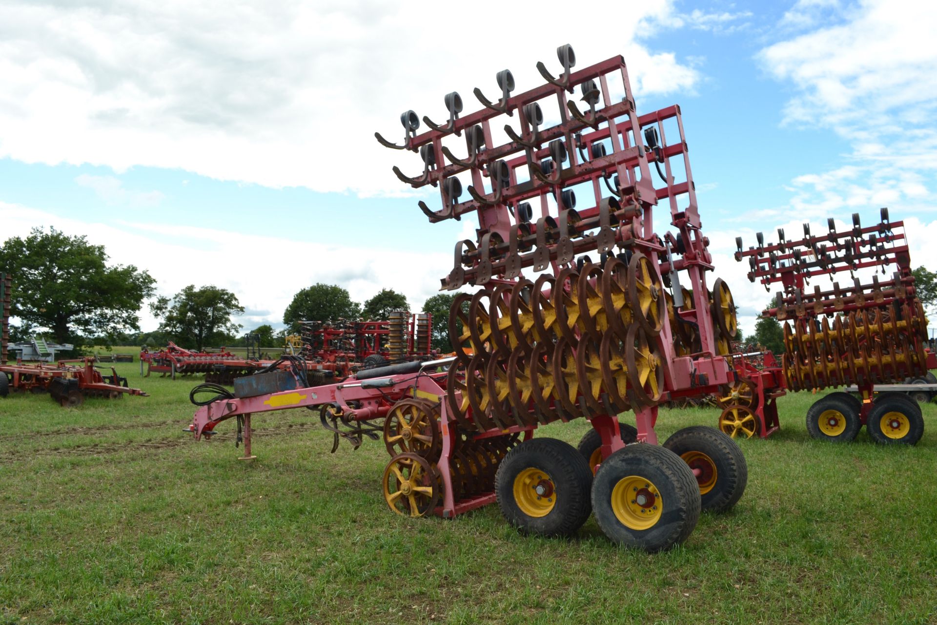 Vaderstad 5.5m hydraulic folding Rexius Twin 550. 10/2000. Serial number 289. Comprising three - Image 4 of 10