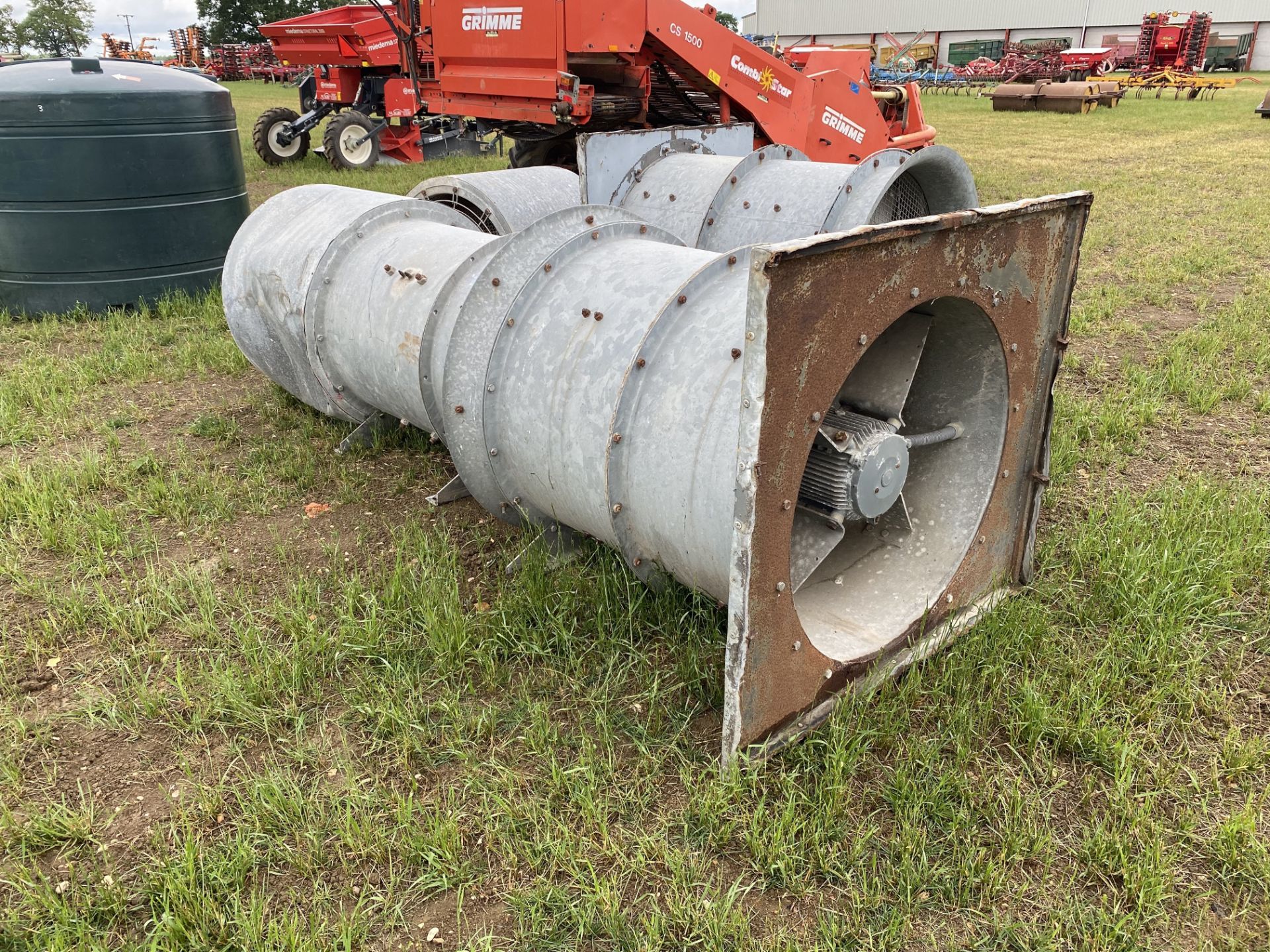 3x 3ft building fans, with some ducting. M - Image 2 of 8