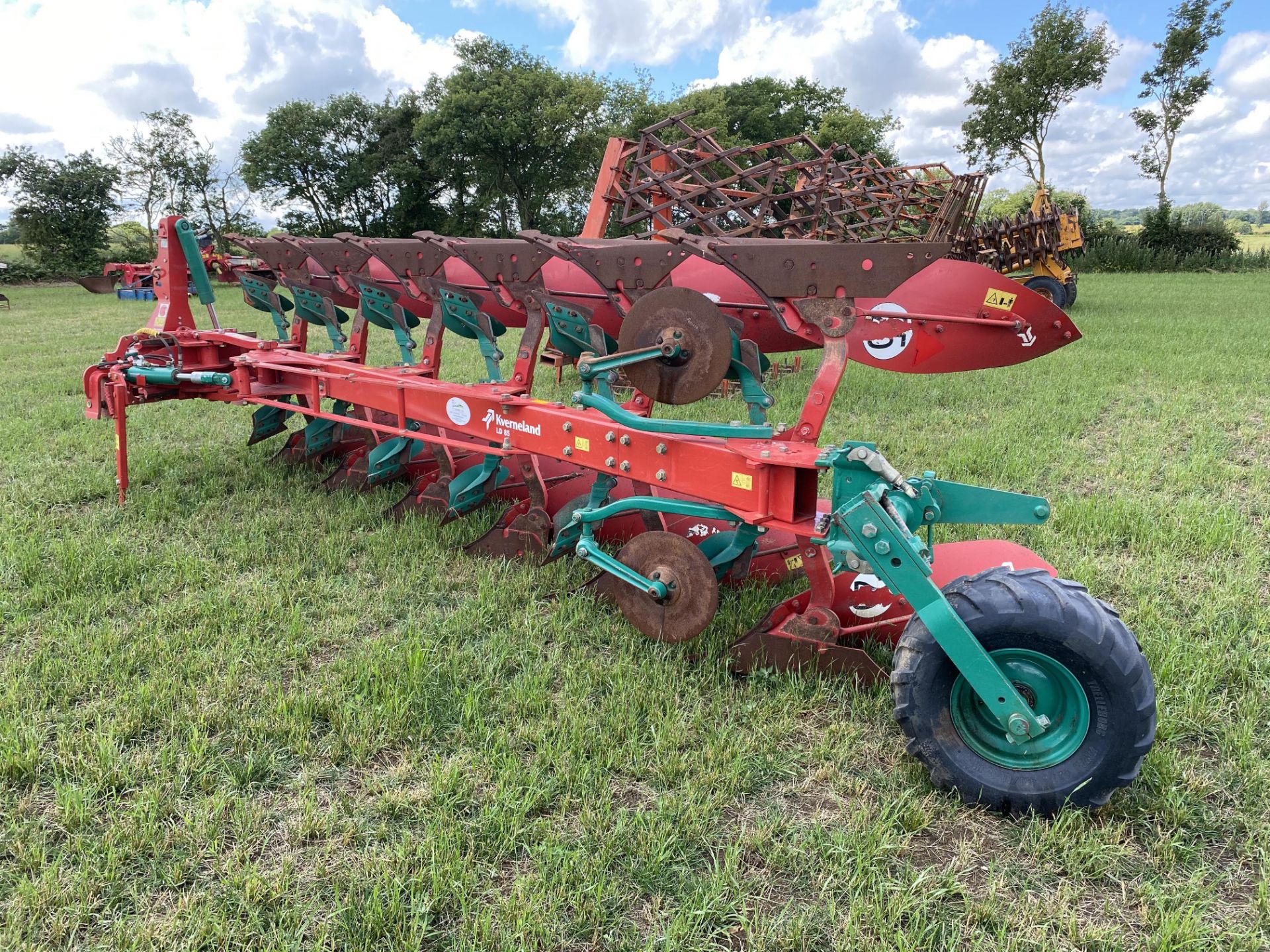 Kverneland LD85 5+1F reversible plough. Model KKLD-85-300. 2016. Serial number KKLD018749. With - Image 2 of 12