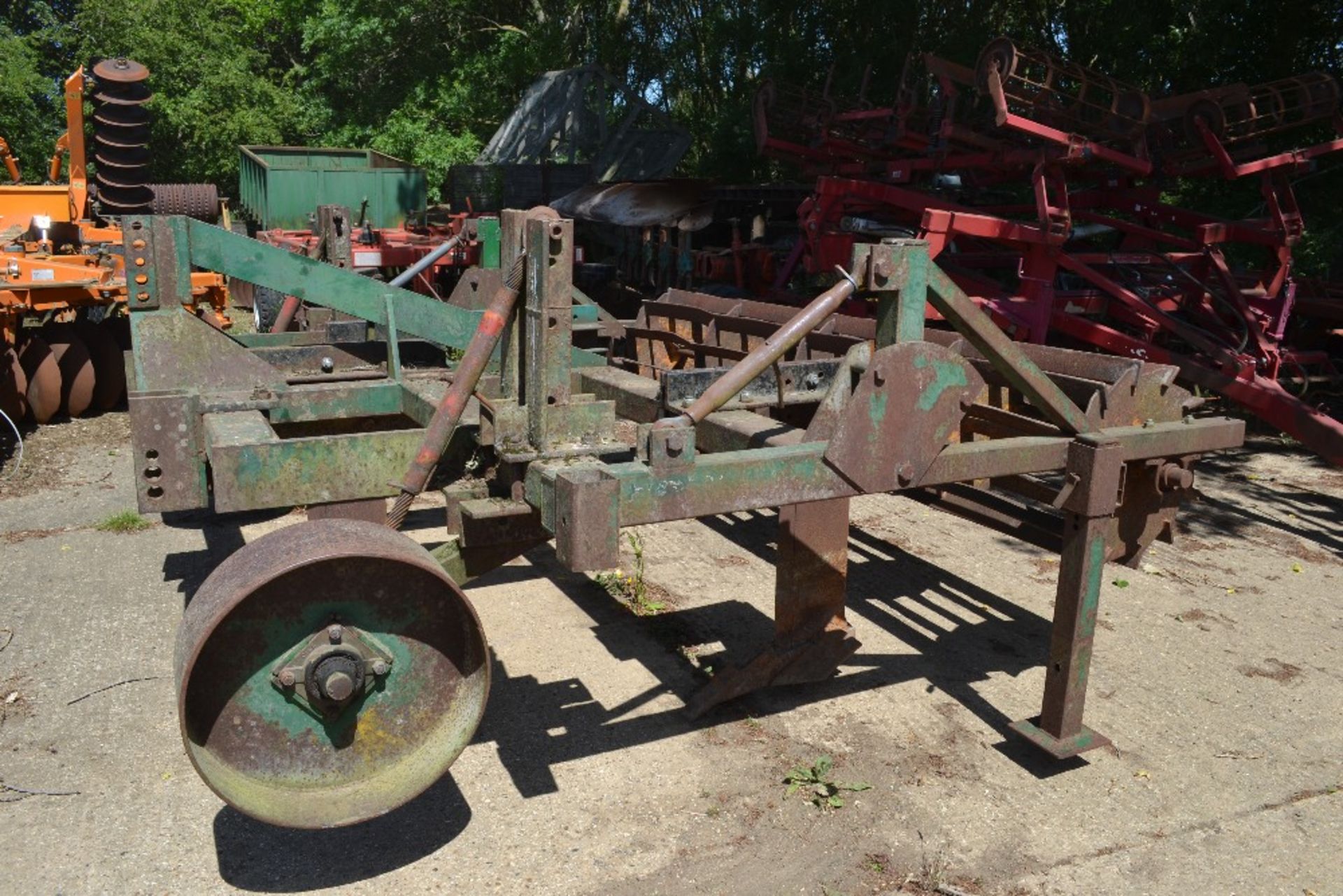 Cousins three leg subsoiler. With cage crumbler and depth wheels. LV - Image 16 of 17