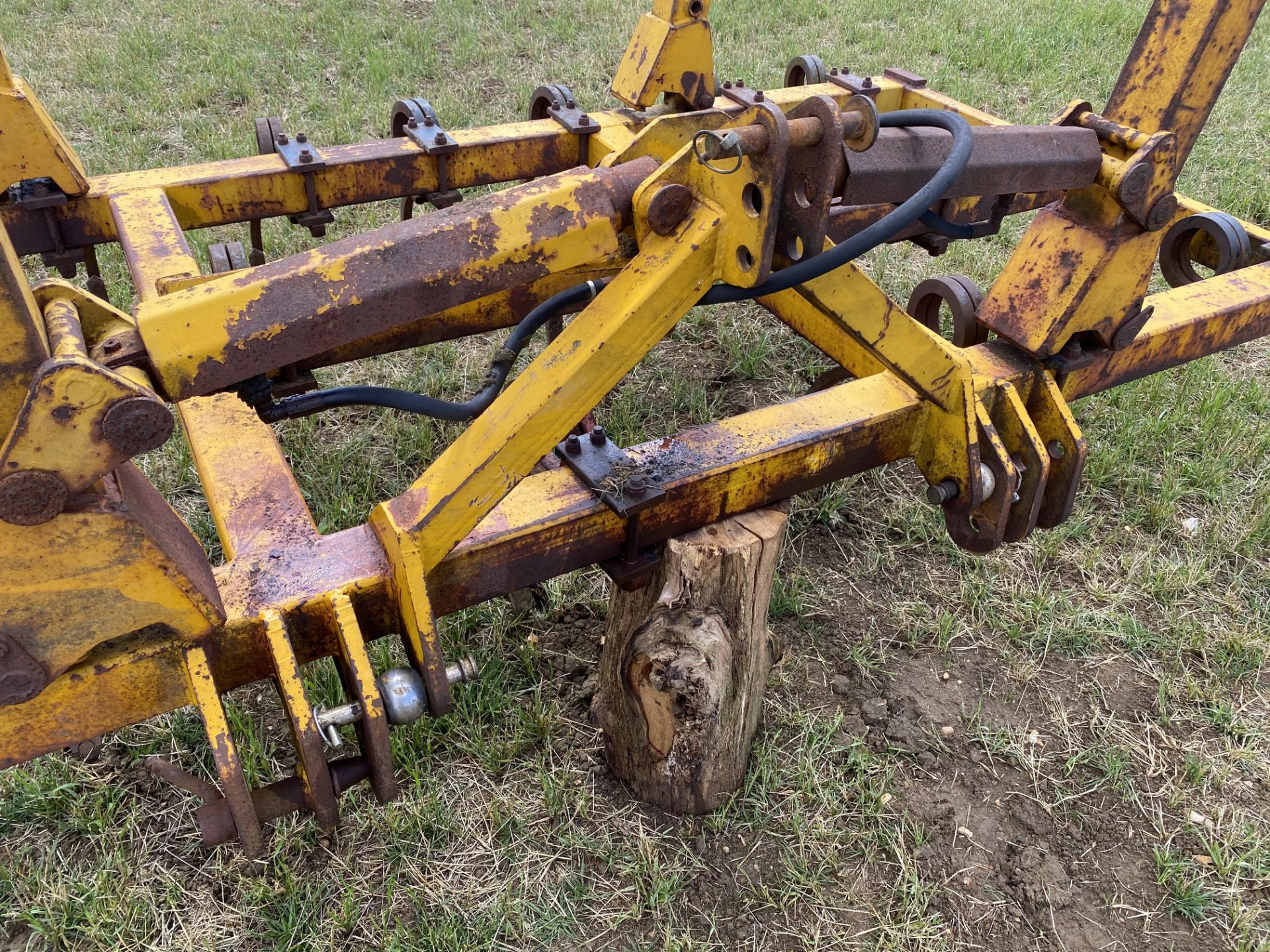 ** CATALOGUE CHANGE** Bomford 4.5m hydraulic folding mounted pigtail cultivator. With depth - Image 5 of 11