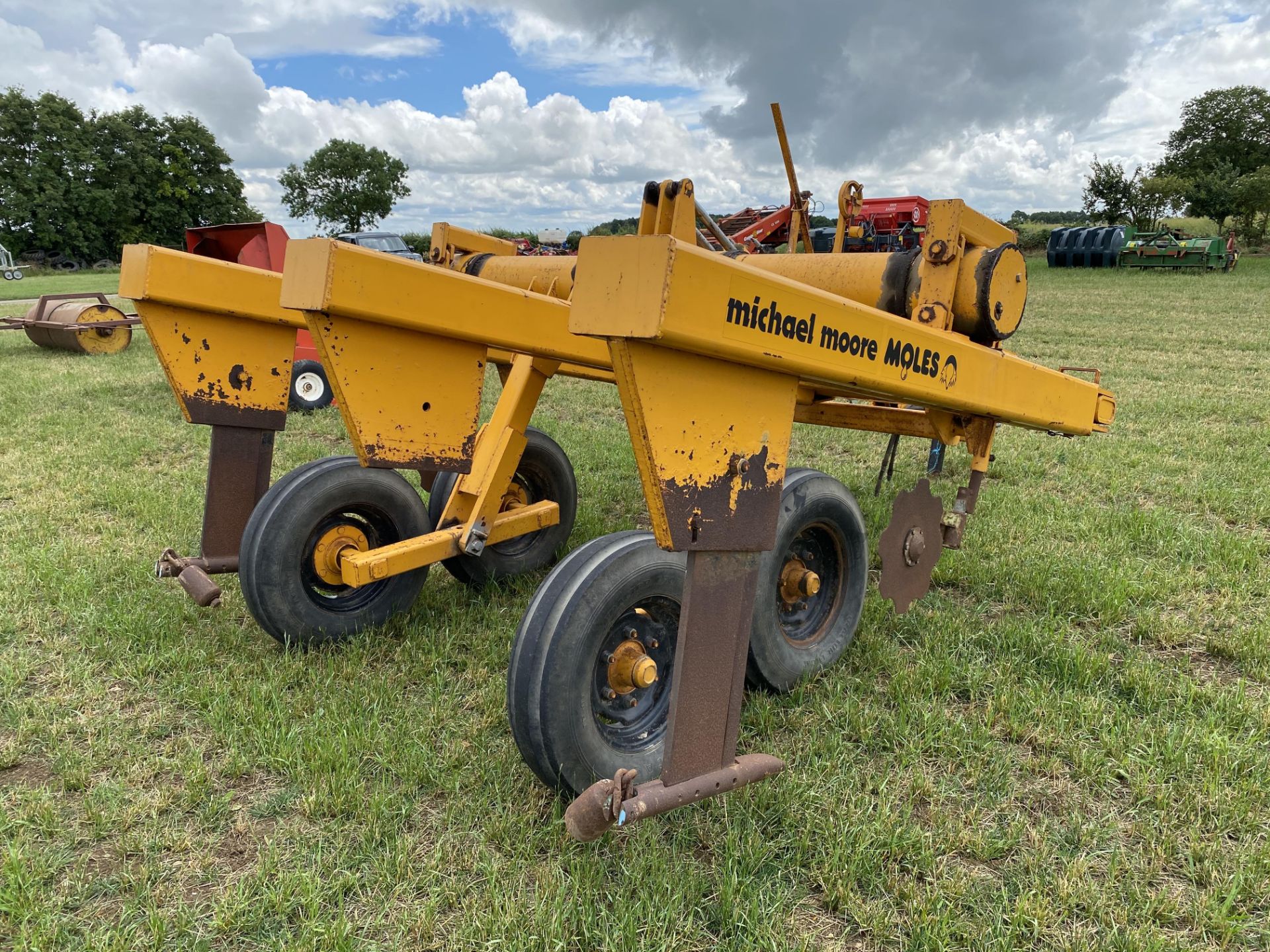 Michael Moore Moles Twin HR two leg mole plough (with fitting for third). Serial number 2403. M - Image 5 of 19