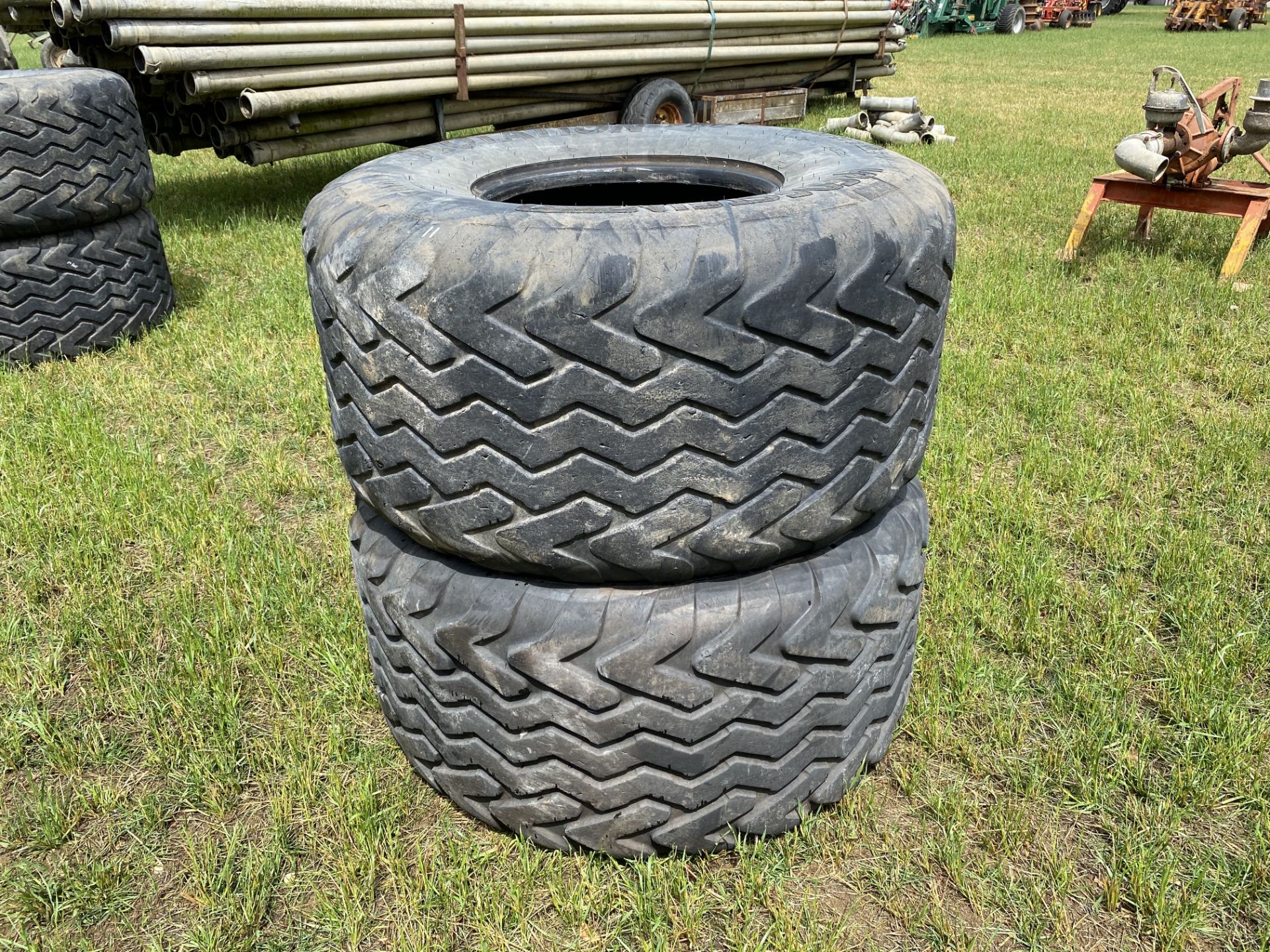 2x 650/65R22.5 trailer tyres. M