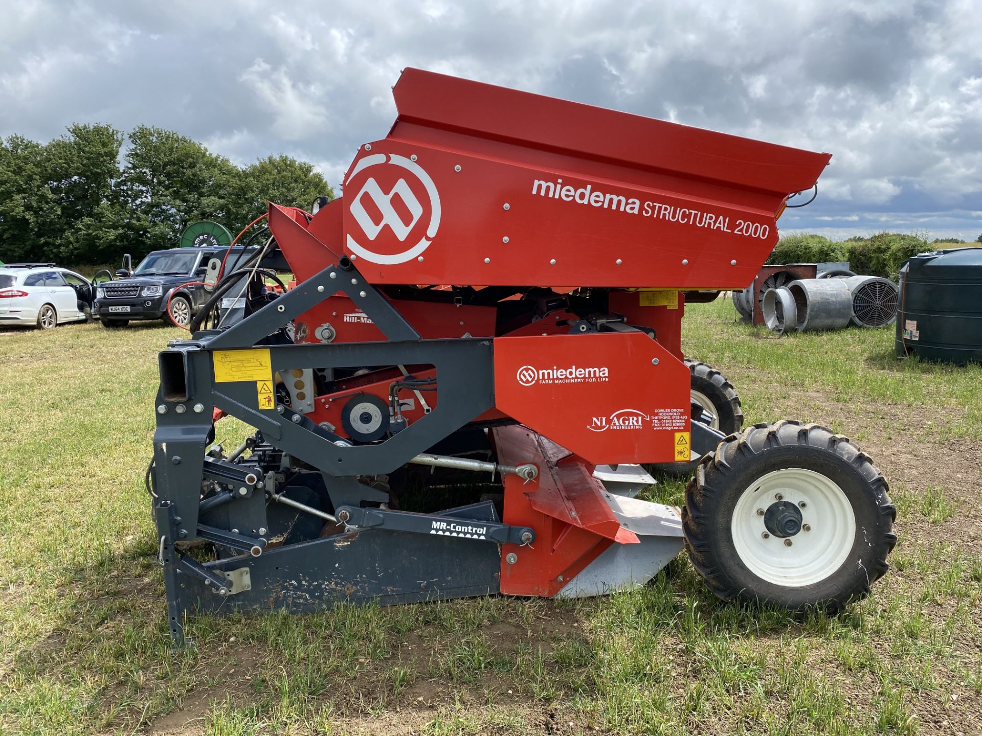 Meidema Structural 2000 Hillmaster two row tipping hopper belt potato planter. Model MS 2000RH. - Image 4 of 23