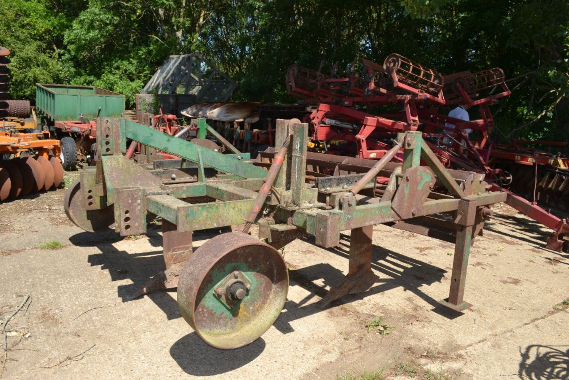 Cousins three leg subsoiler. With cage crumbler and depth wheels. LV - Image 17 of 17