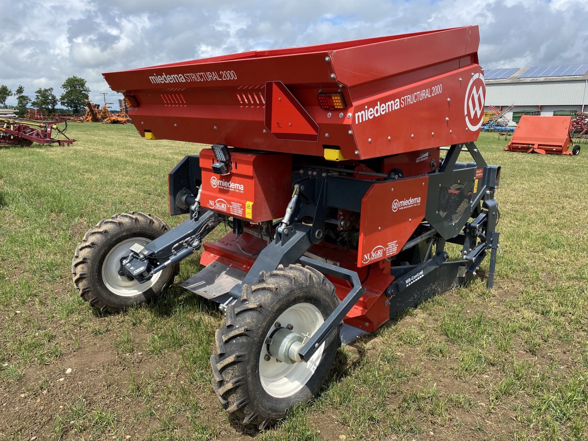 Meidema Structural 2000 Hillmaster two row tipping hopper belt potato planter. Model MS 2000RH. - Image 7 of 23