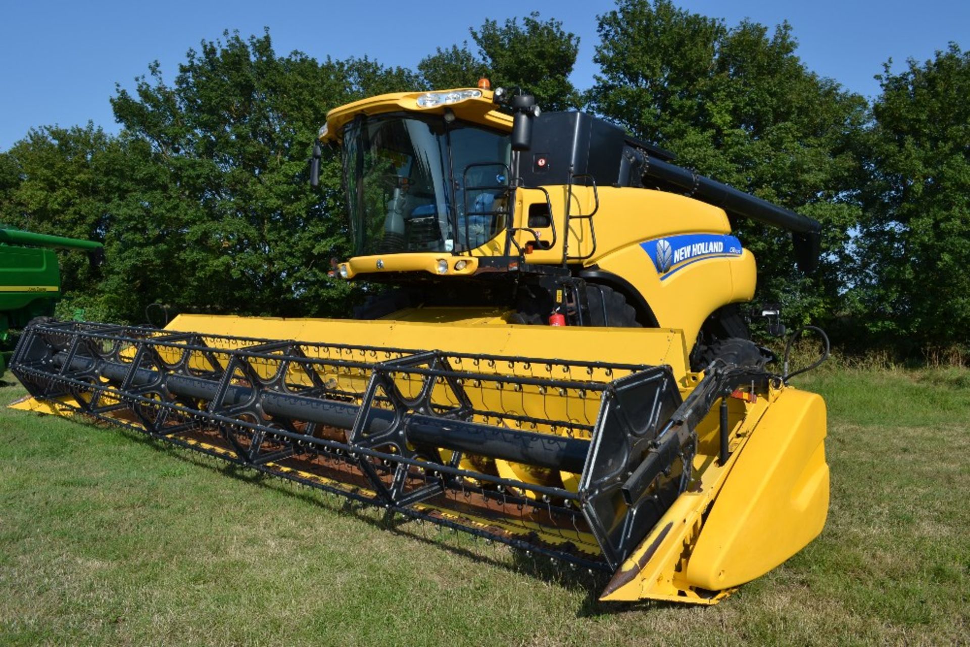 New Holland CR9070 rotary combine. Registration EU12 JCJ. Date of first registration 05/07/2012. 2,2 - Image 2 of 56