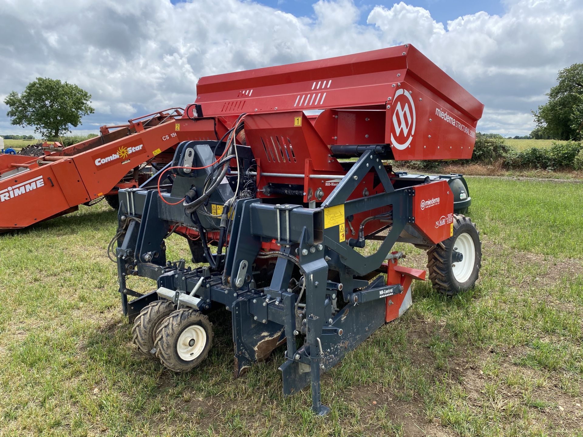 Meidema Structural 2000 Hillmaster two row tipping hopper belt potato planter. Model MS 2000RH. - Image 3 of 23