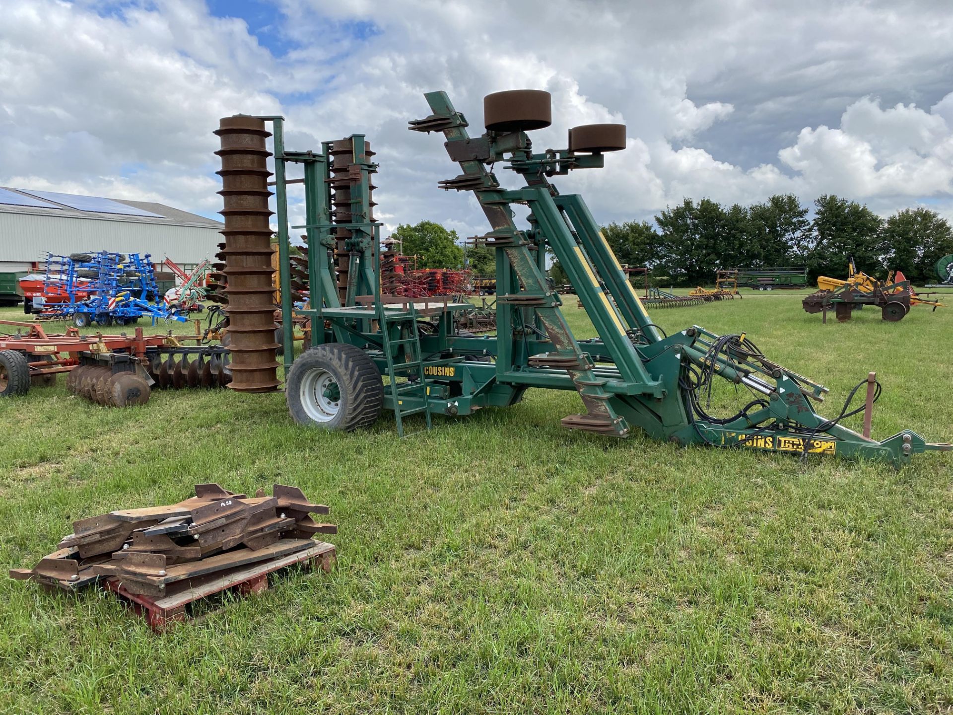 Cousins THF V-Form Soil Loosener 11 leg 6.5m trailed subsoiler. Model VF65T9RRTHF. Serial number