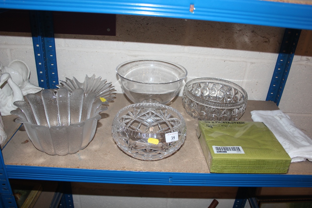 Various modern glass fruit bowls etc.