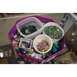 A large quantity of loose beads