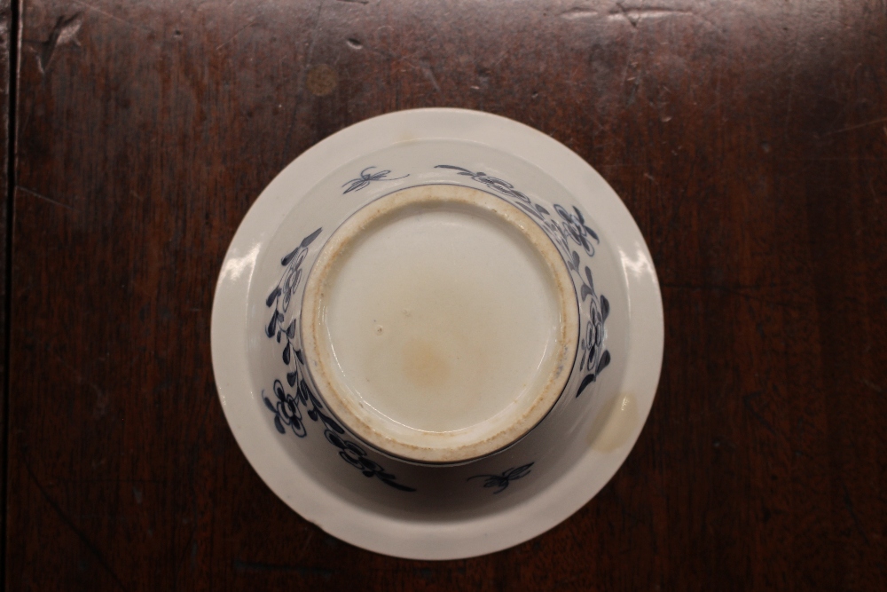 A small collection of 18th Century Worcester, famille rose and other tea bowls, modern Chinese tea - Image 7 of 24