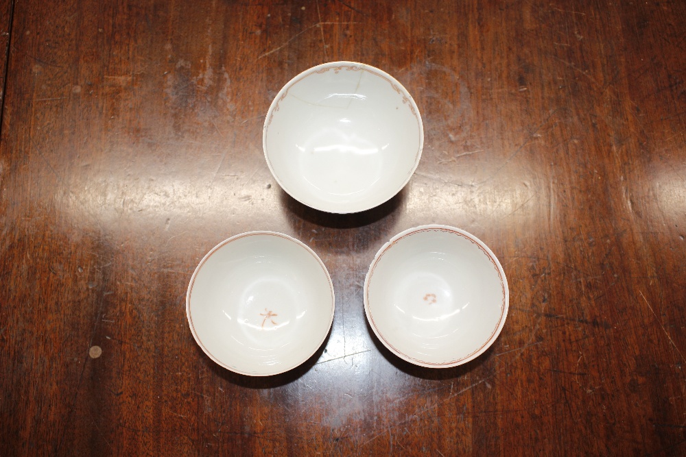 A small collection of 18th Century Worcester, famille rose and other tea bowls, modern Chinese tea - Image 21 of 24