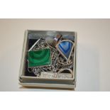 A box of 925 and silver jewellery, to include an i