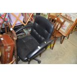 A leatherette swivel office chair