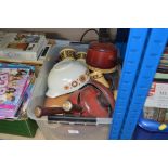 A box containing various kitchenalia, Meakin teawa