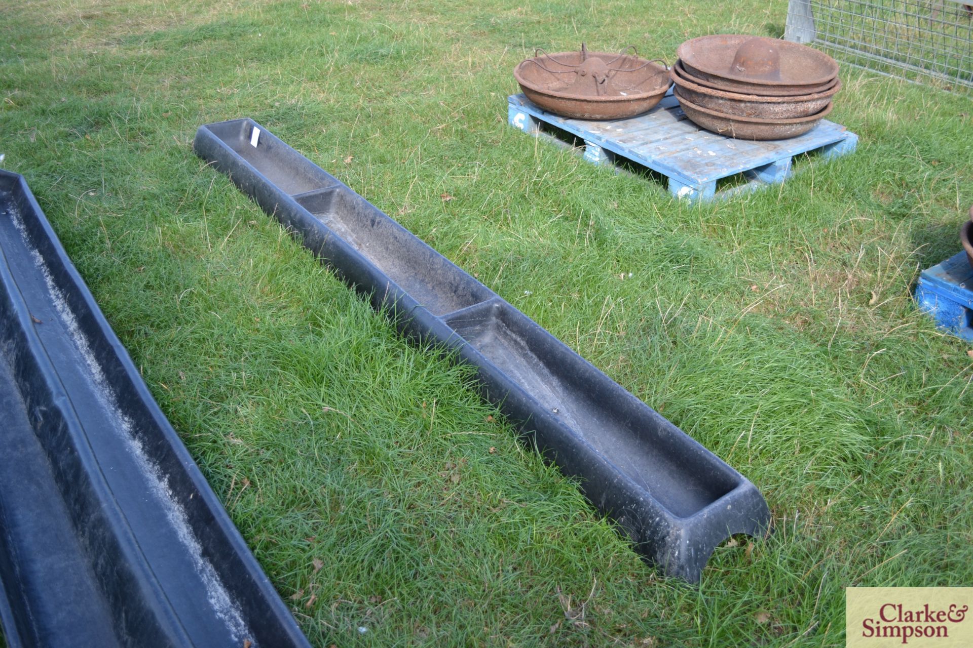 Plastic feed trough. - Image 4 of 4