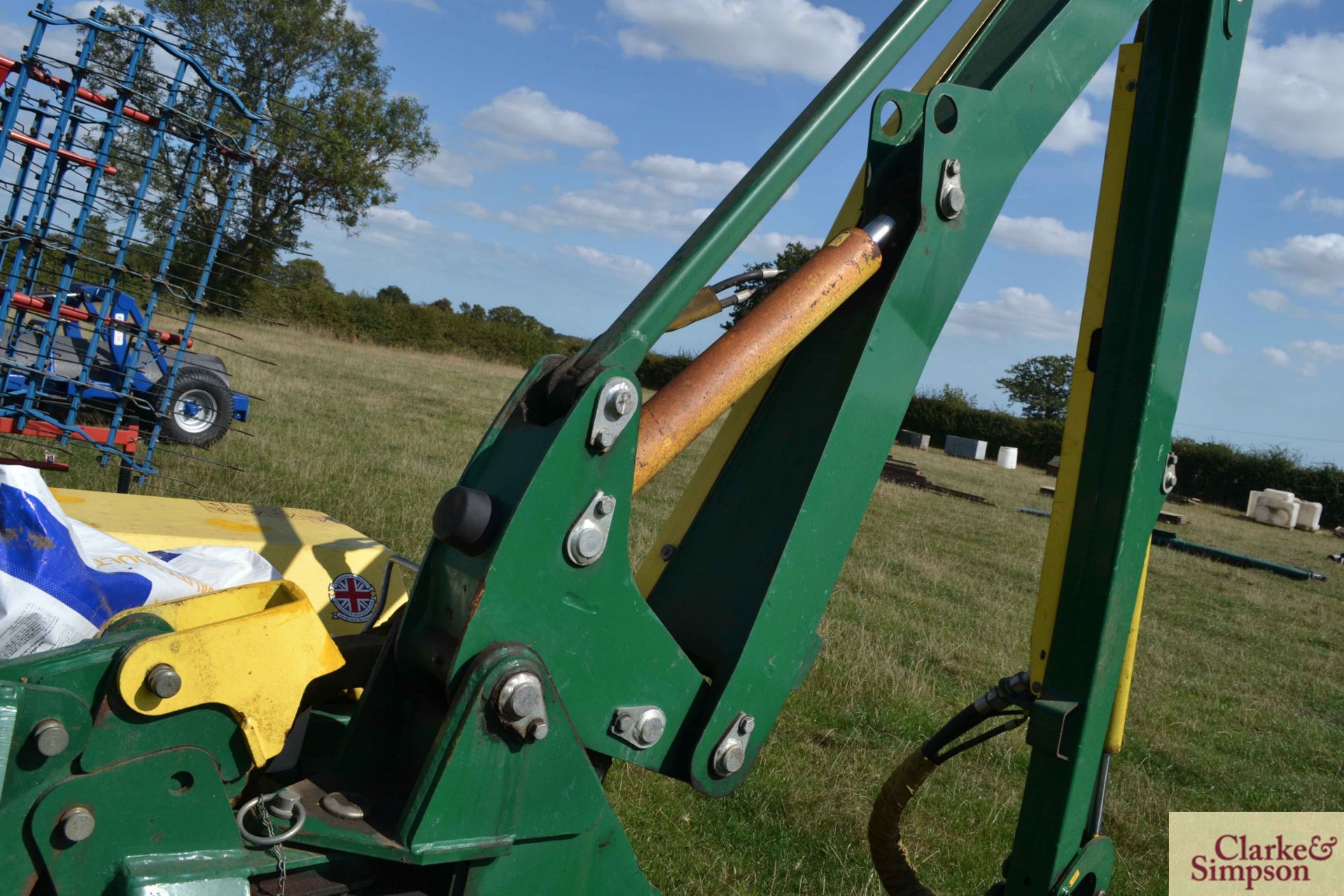Spearhead XL605 linkage mounted hedge cutter. 2007. Model number 9560301. Serial number S071308. - Image 10 of 17
