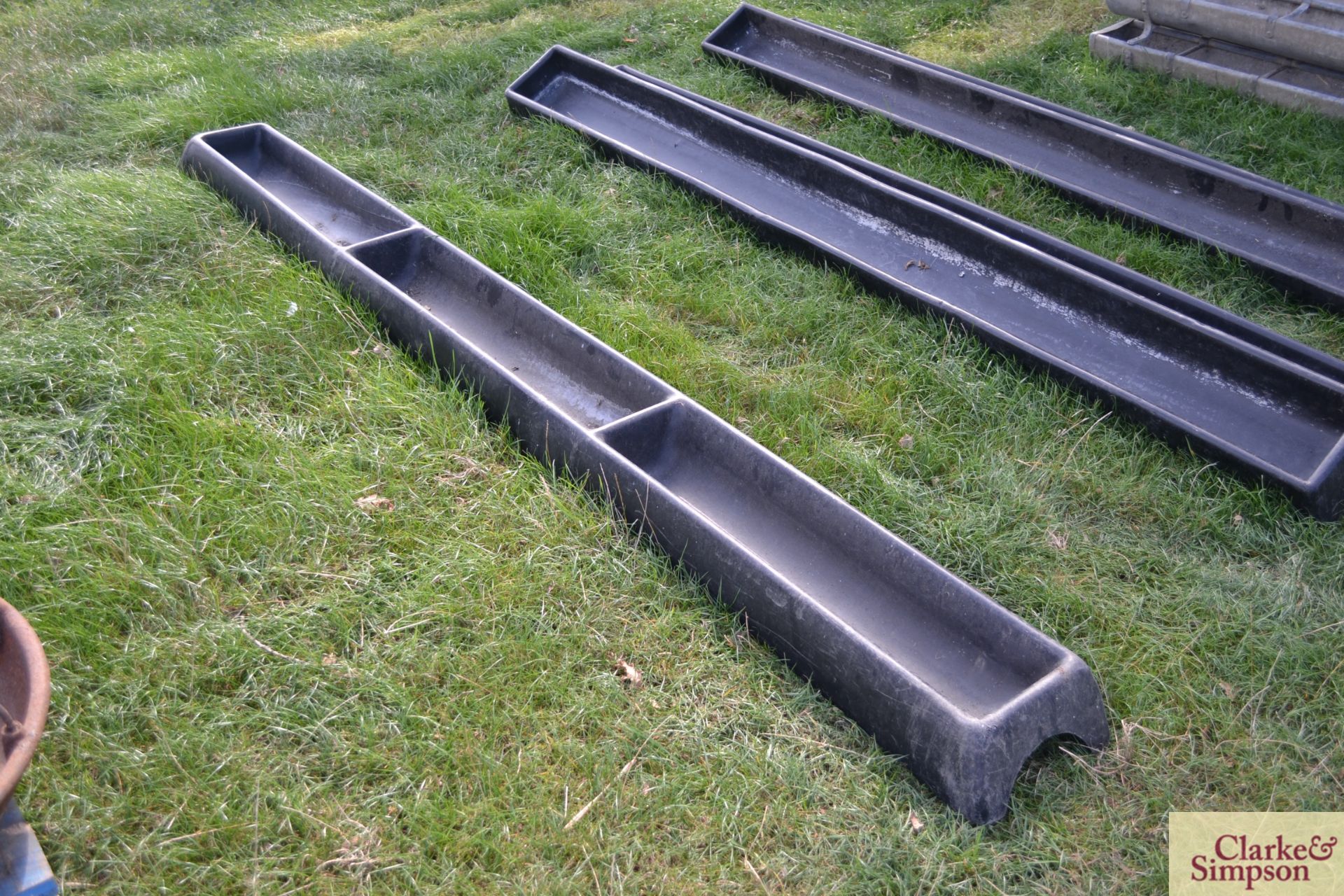 Plastic feed trough. - Image 2 of 4