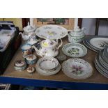 A quantity of decorative teaware to include a Royal