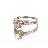 A platinum solitaire ring, set 1 carat diamond.