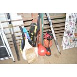 A quantity of sporting items