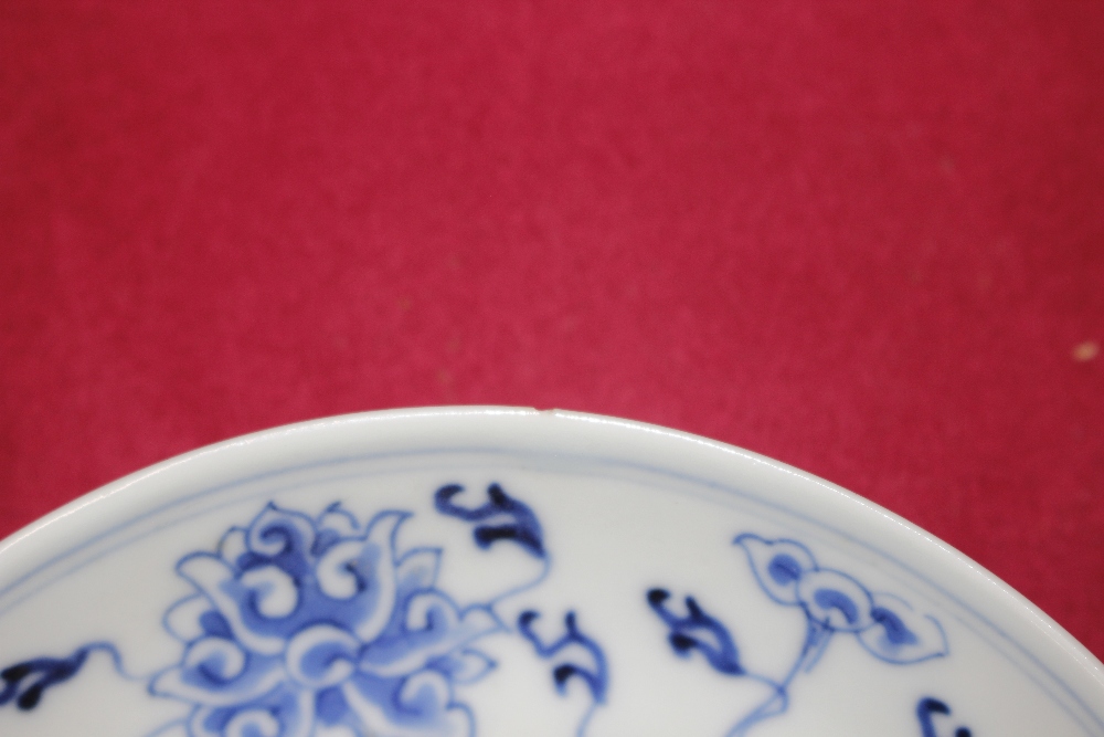 An 18th Century Chinese saucer dish, decorated in under glaze blue with flower heads - Image 4 of 6