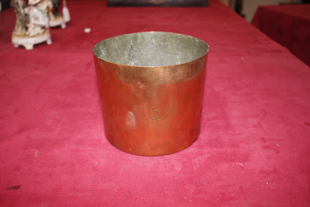 Two antique copper and brass ice cream pails; and two copper moulds (4) - Image 5 of 7