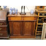A 19th Century mahogany chiffonier, of small size fitted single frieze drawer with cupboards